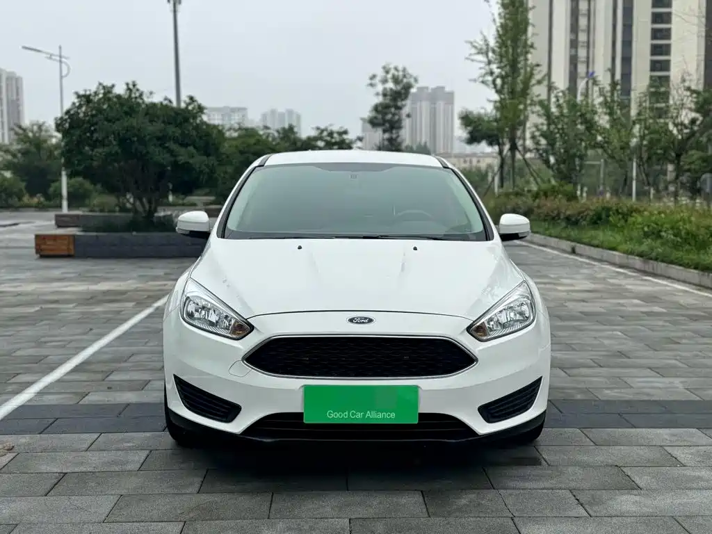 Фото 2 - Ford Focus