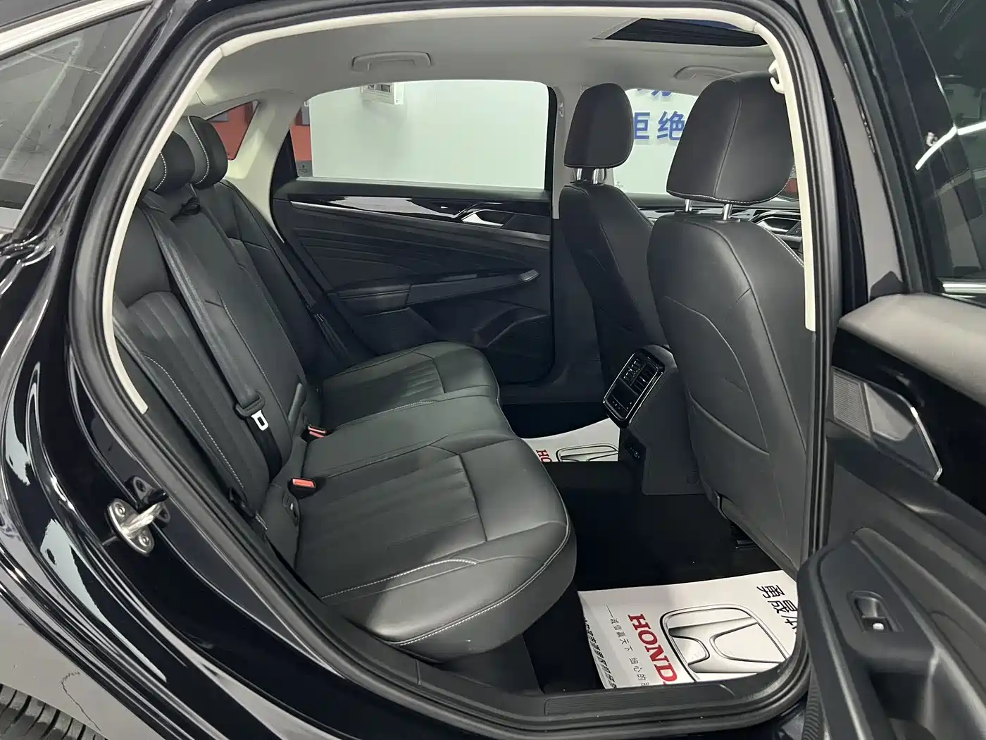 Volkswagen Passat 2023 Facelift 280TSI Elite Edition фото 10