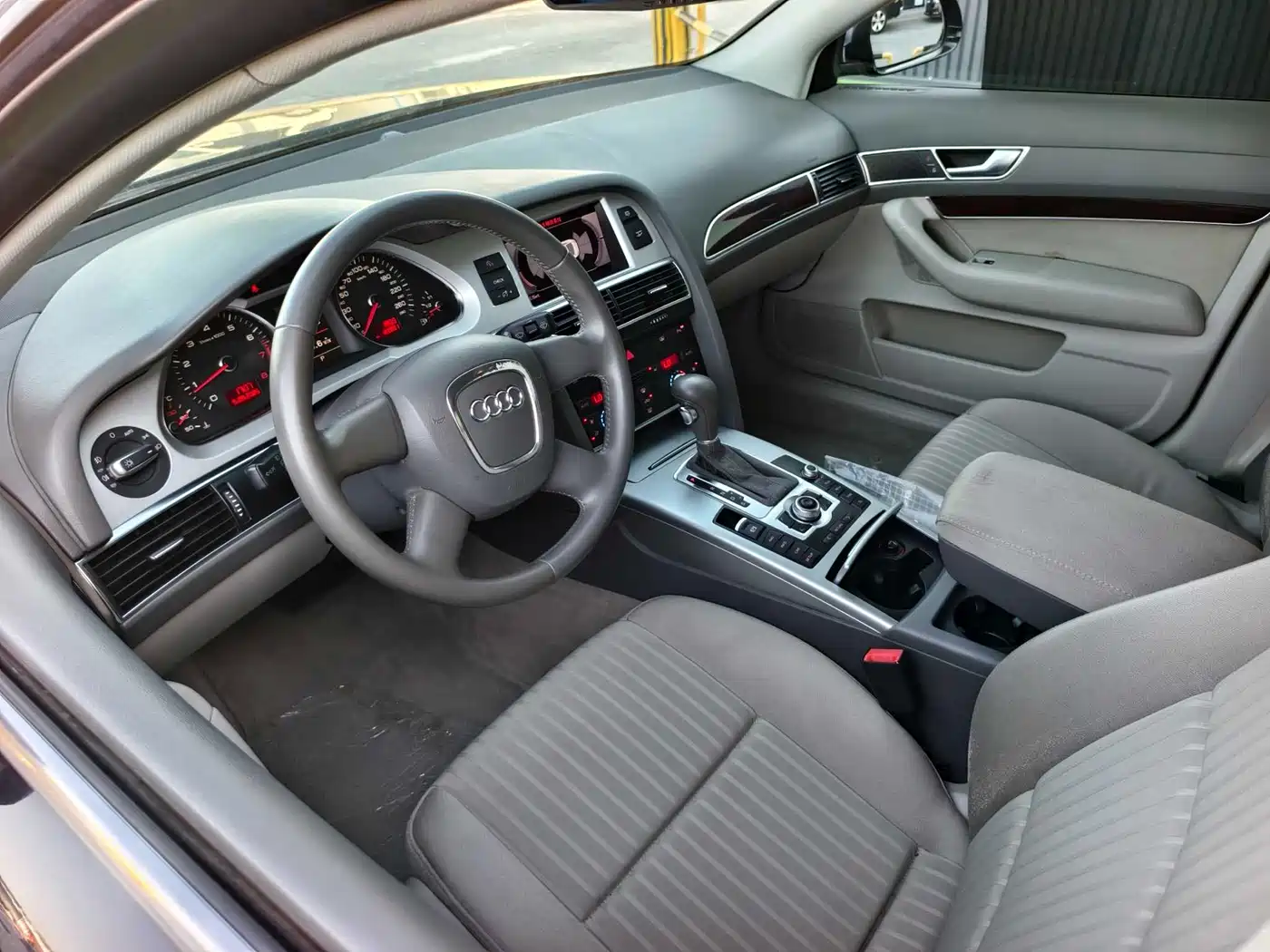 Audi A6L 2011 2.0 TFSI Automatic Comfort фото 14