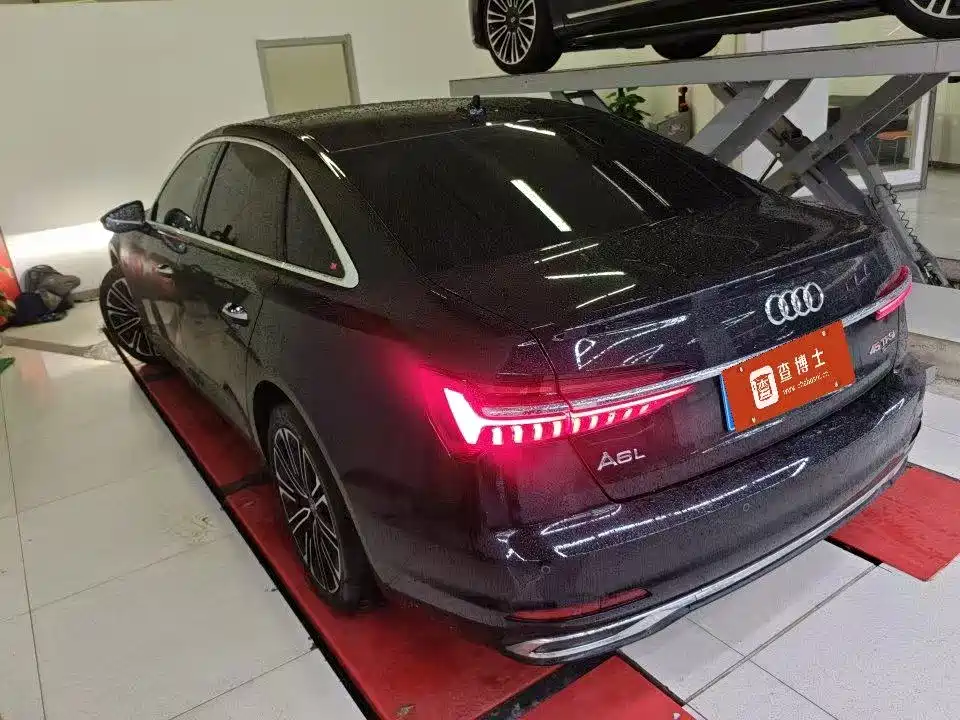 Фото 5 - Audi A6L