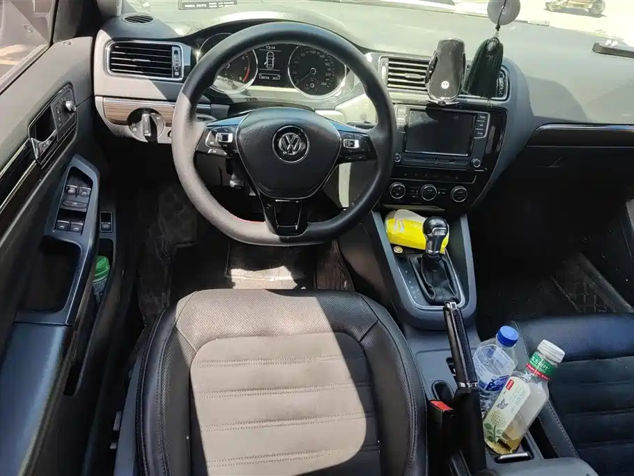 Volkswagen Sagitar 2017 230TSI Automatic Luxury фото 13
