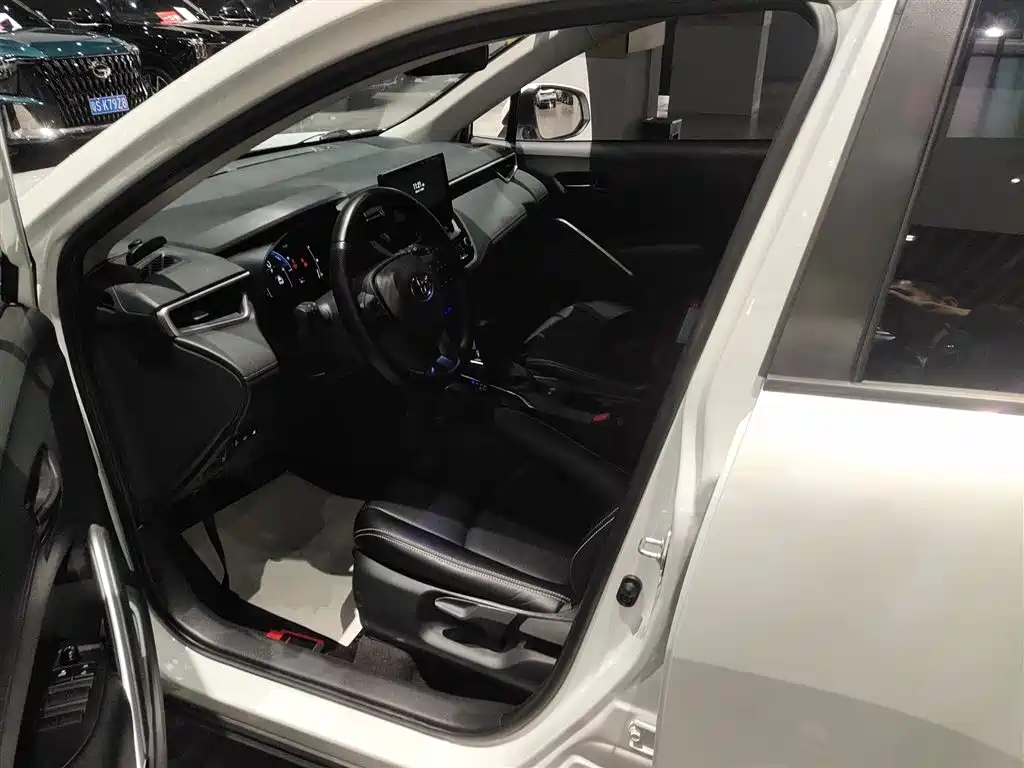 Toyota Corolla Cross 2024 2.0L Smart Hybrid Dual Engine Pioneer Edition фото 15