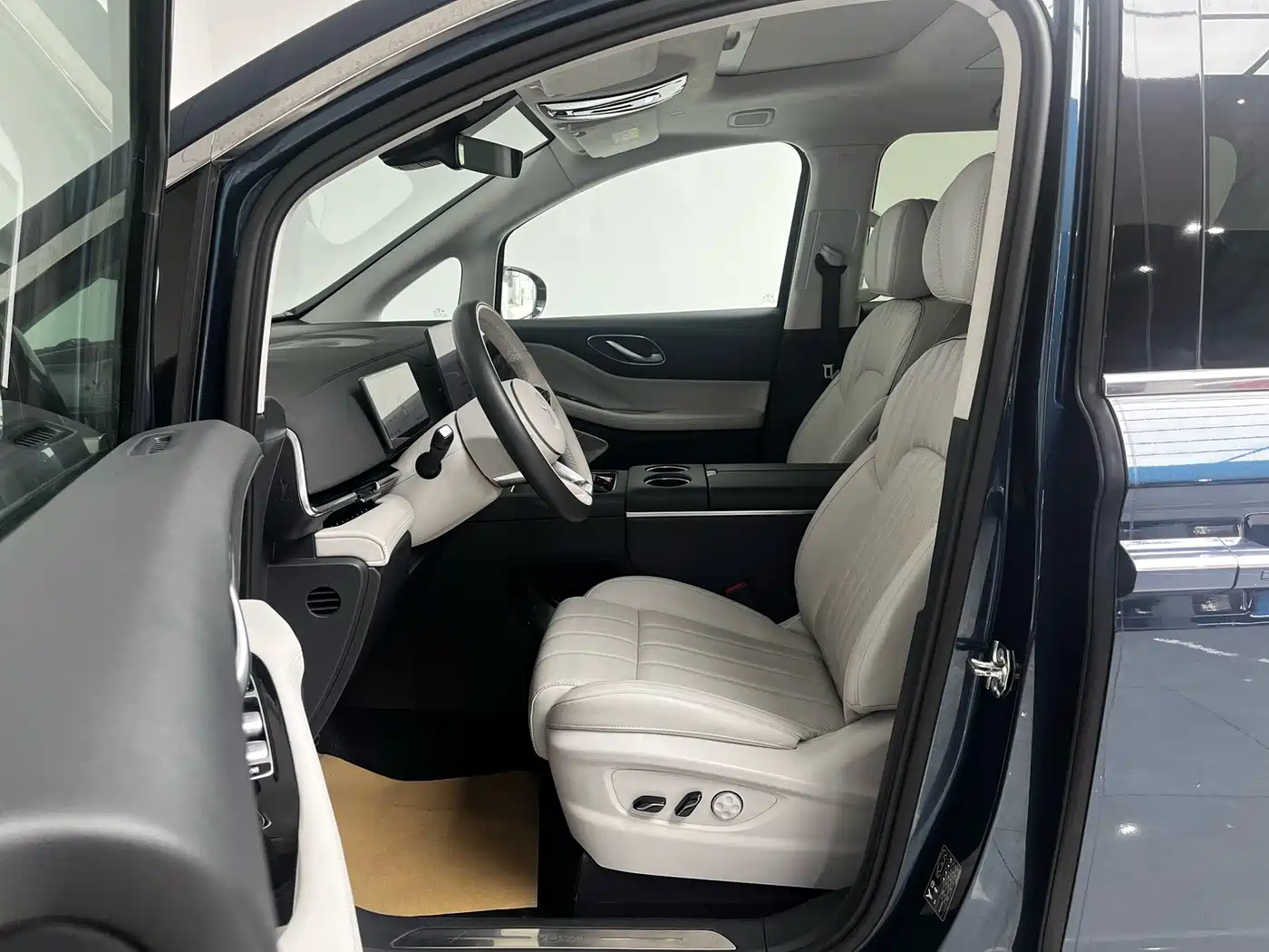 Voyah Auto Voyah Dreamer 2025 PHEV AWD Flagship Kunpeng Edition фото 11