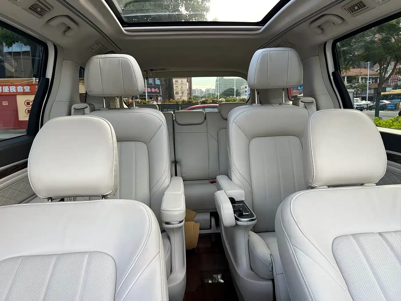 GAC Trumpchi Trumpchi M8 2018 320T Premium Edition фото 17