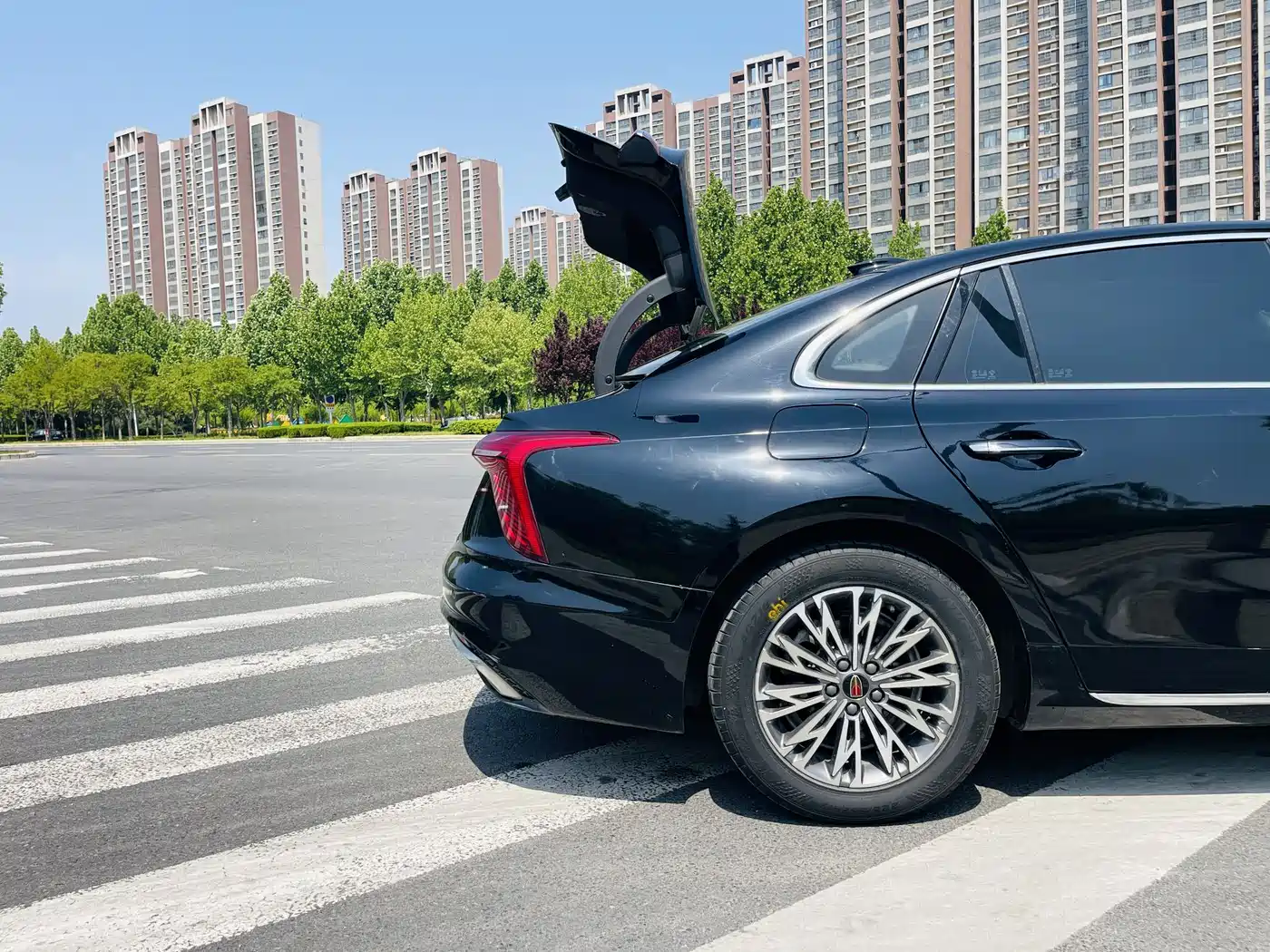 Hongqi H5 2024 1.5T DCT Smart Connect Flag Rhythm Edition фото 21