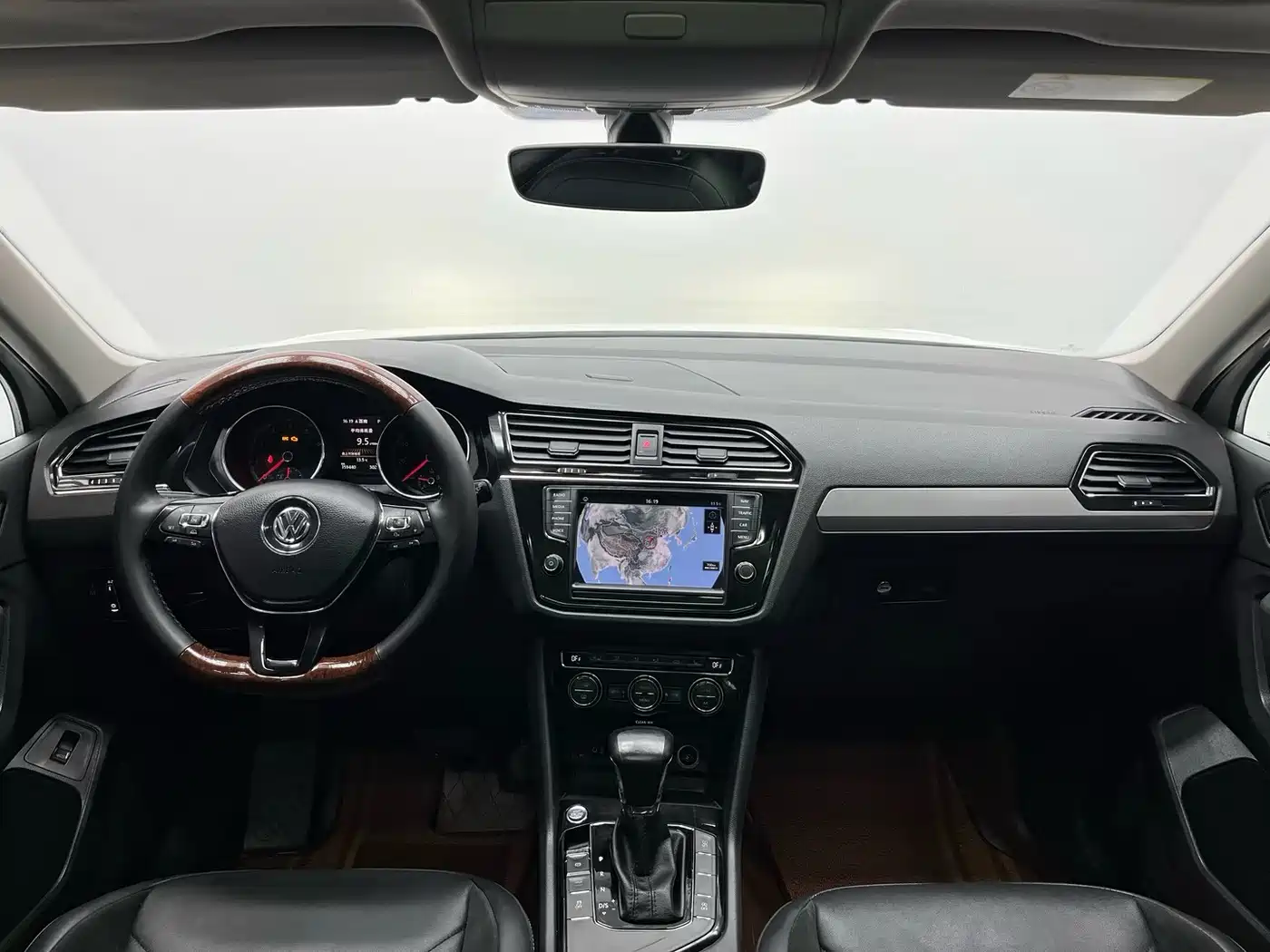 Volkswagen Tiguan L 2017 380TSI Automatic 4WD Luxury Edition фото 4