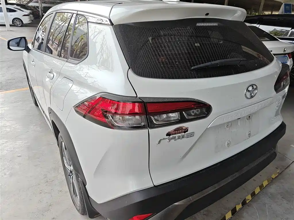 Toyota Frontlander 2022 2.0L CVT Luxury PLUS Edition фото 23
