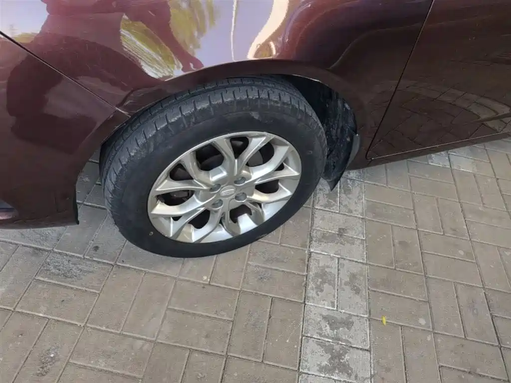 Фото 23 - Geely Vision