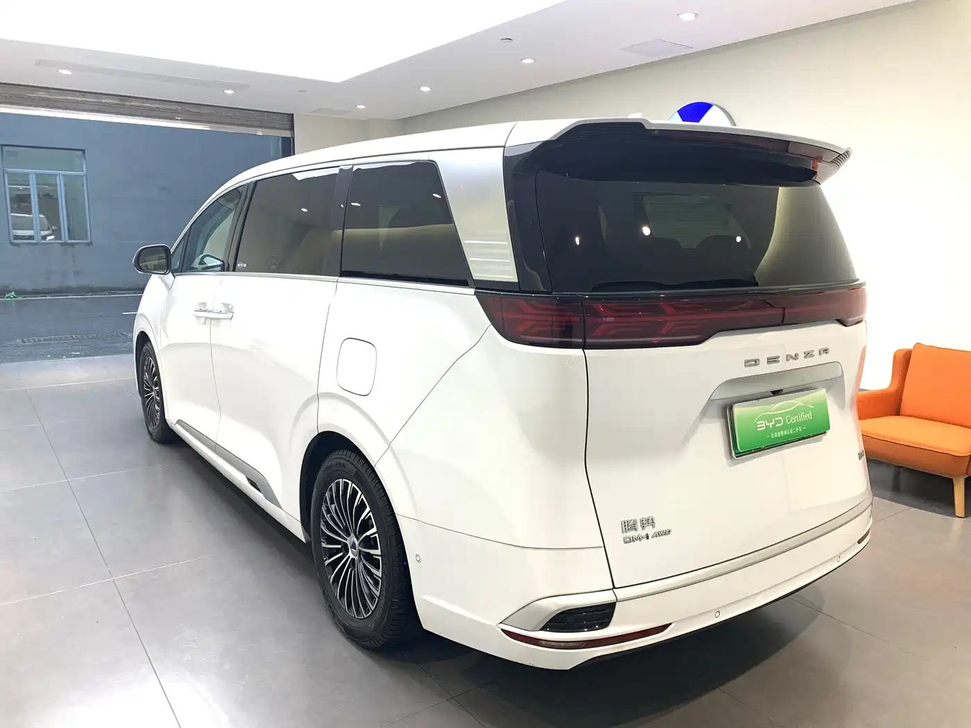 Denza D9 2023 2022 DM-i 970 AWD Flagship