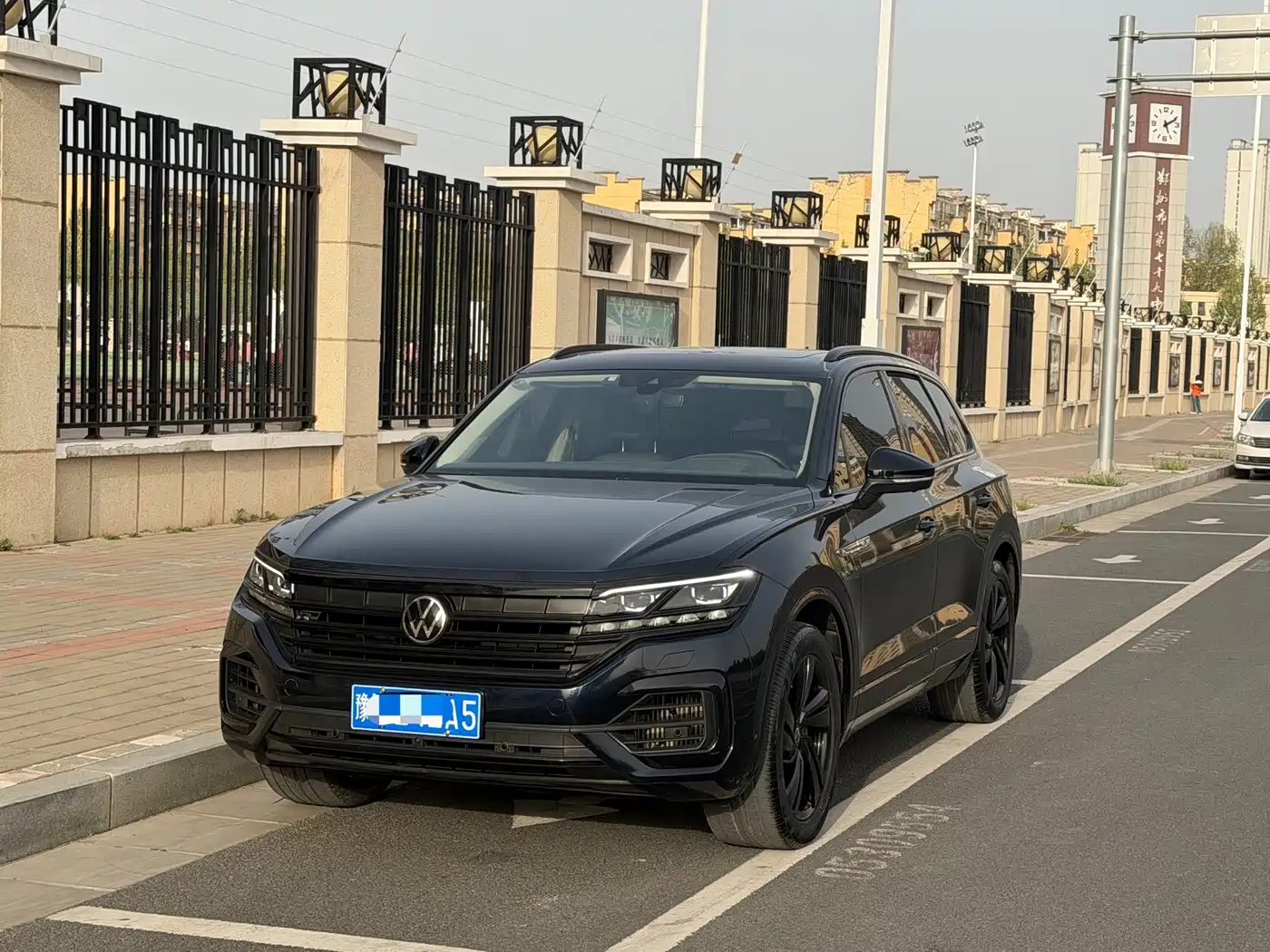 Volkswagen Touareg 2021 3.0TSI Sharp Edition with Gloss Black Sports Package