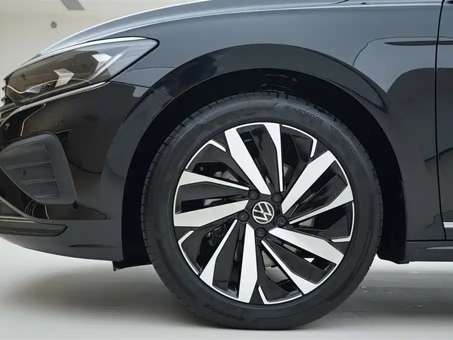 Volkswagen Passat 2024 380TSI Elite Edition фото 8