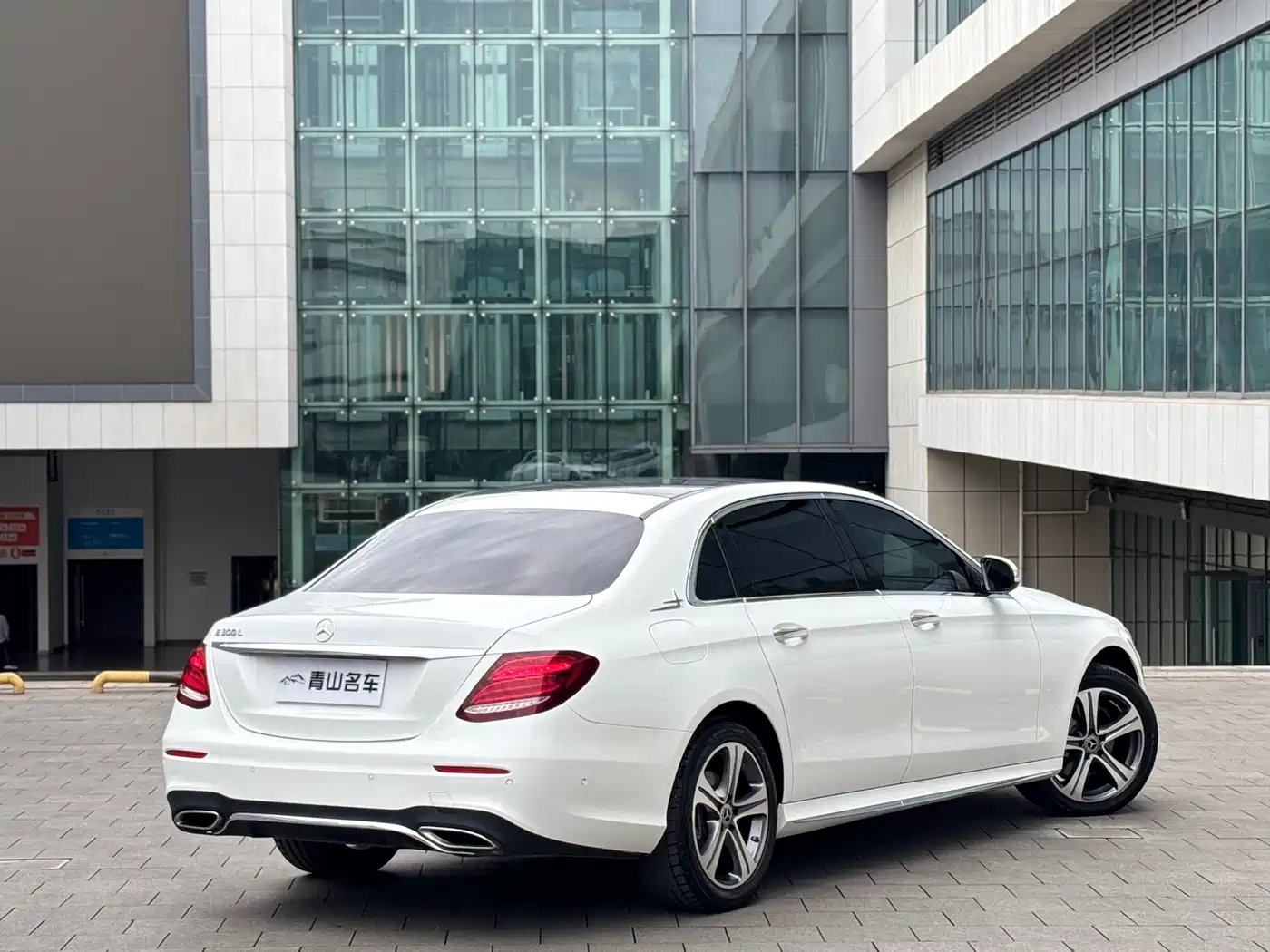 Mercedes-Benz E-Class 2020 Model E 260 L Sport фото 16