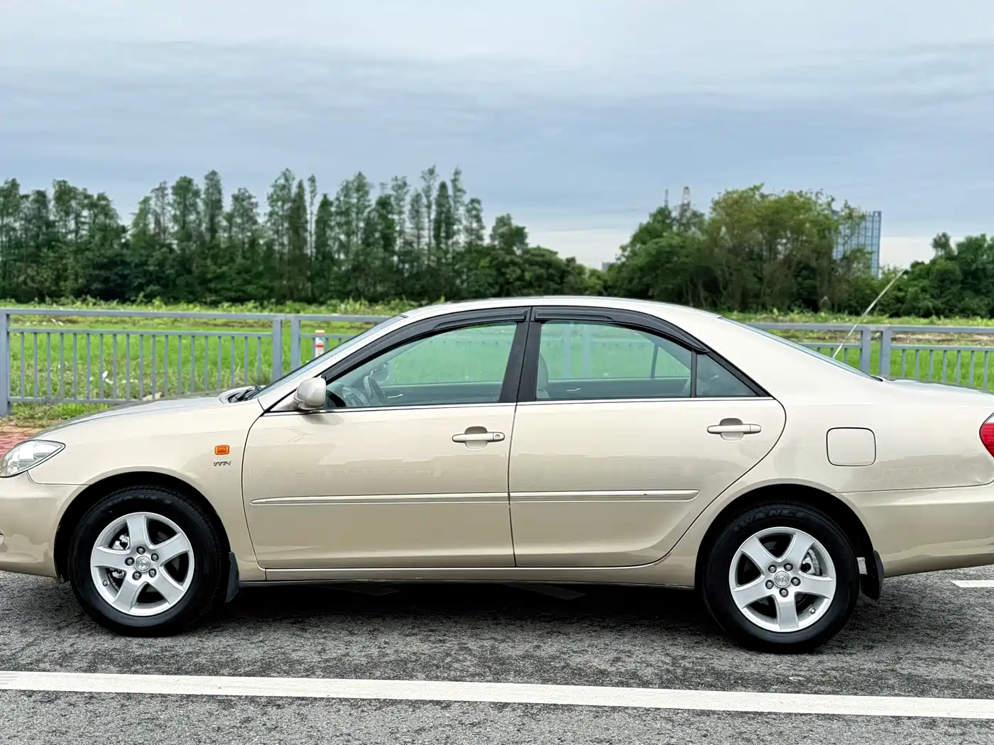 Toyota Camry (Overseas) 2005 2.4 Luxury Edition фото 2