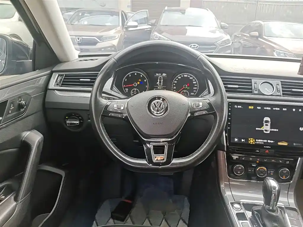 Volkswagen Passat 2017 330TSI DSG Prestige фото 11