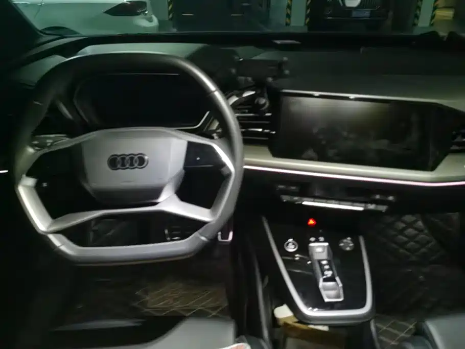 Audi Q4 e-tron 2025 2024 40 e-tron Pioneer Edition