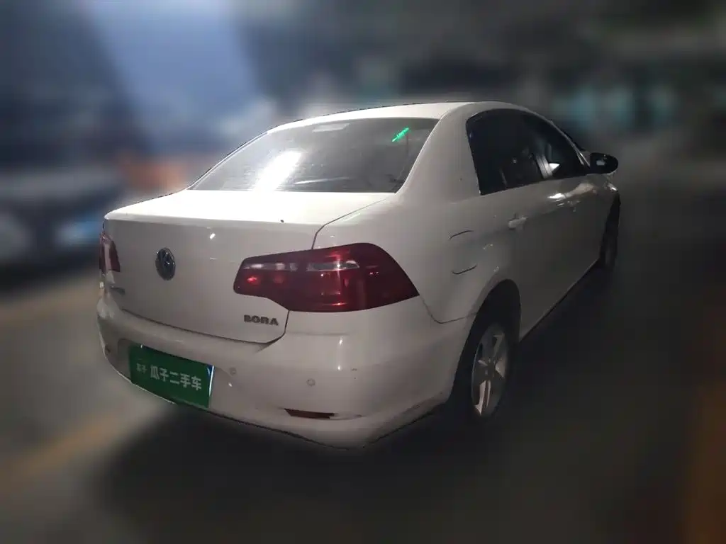 Volkswagen Bora 2014 1.6L Automatic Fashion Edition фото 4
