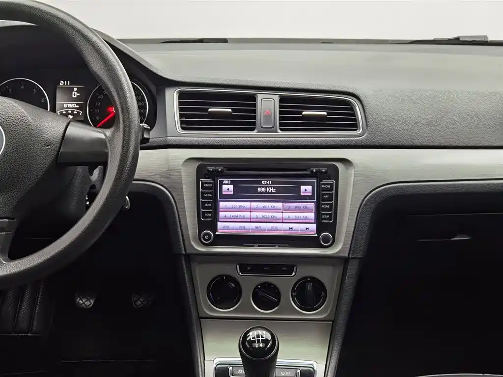 Volkswagen Lavida 2013 Facelift Classic 1.6L Manual Comfort фото 12
