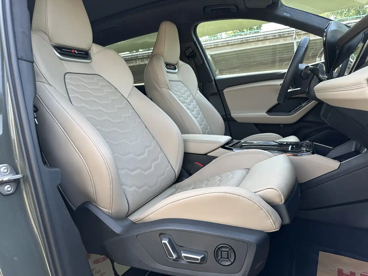 Audi Q6L e-tron 2025 Model Pioneer Edition фото 9