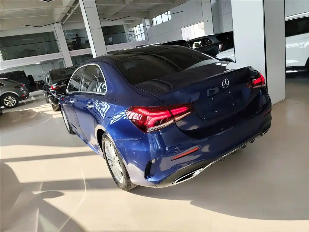 Mercedes-Benz A-Class 2021 A 200 L Sport Sedan Fashion Edition фото 5
