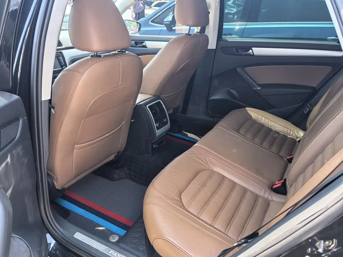 Volkswagen Passat 2014 2.0TSI DSG Executive Edition фото 9