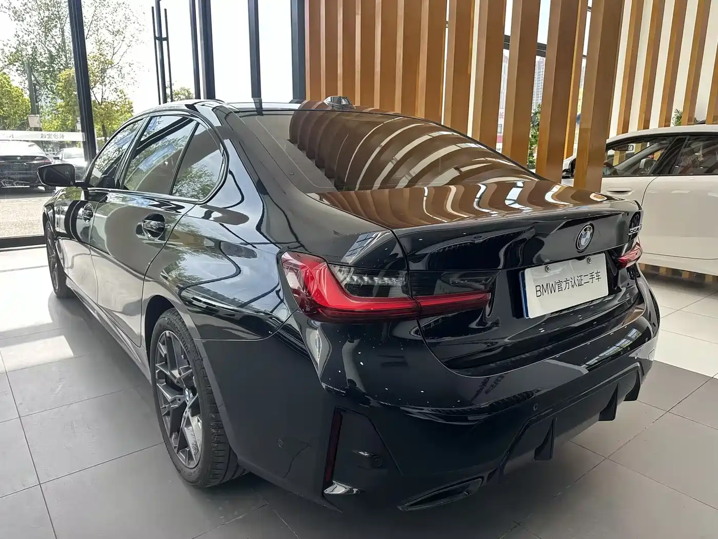 BMW 3 Series 2025 330Li M Sport Night Edition фото 11