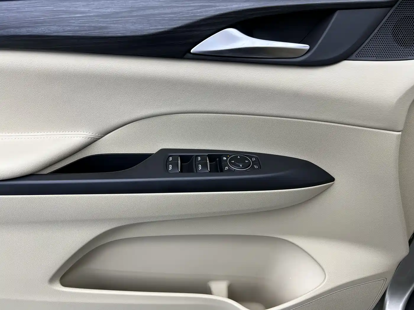 Buick GL8 2023 ES Landmaster Exclusive фото 7