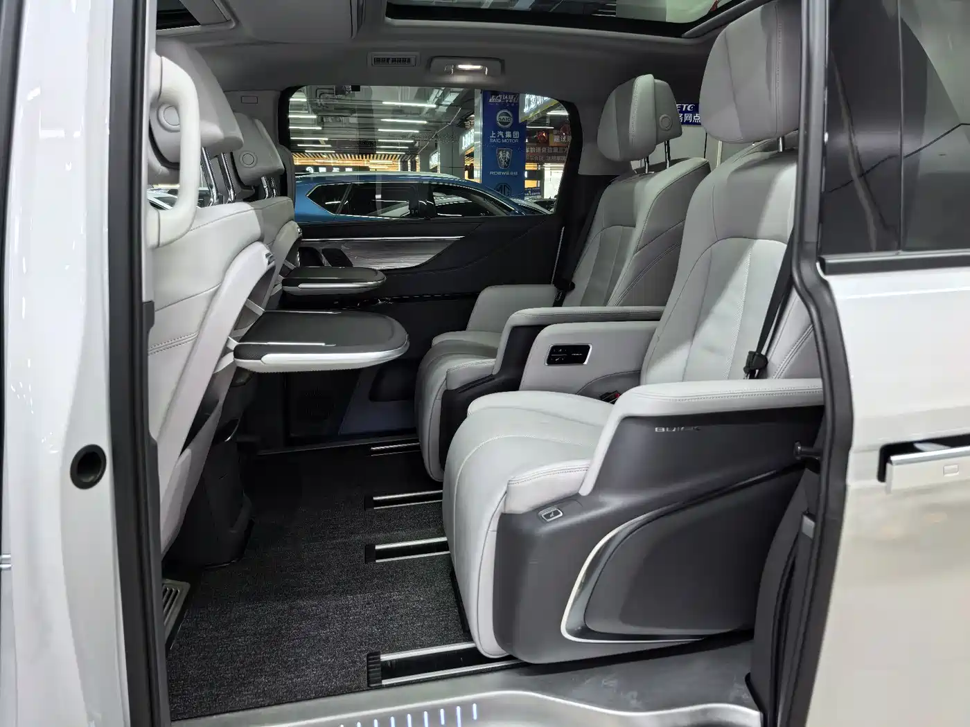 Buick GL8 2025 Land Honor Premium Edition фото 6