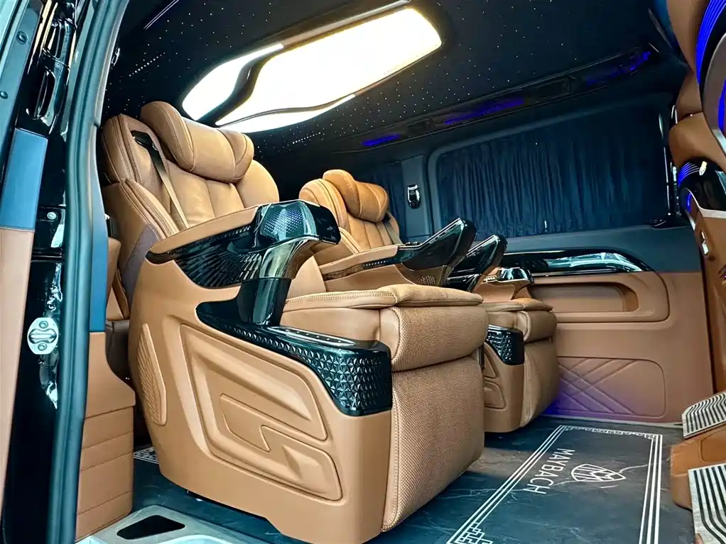 Mercedes-Benz Vito 2024 2.0T Business 7-Seater фото 13