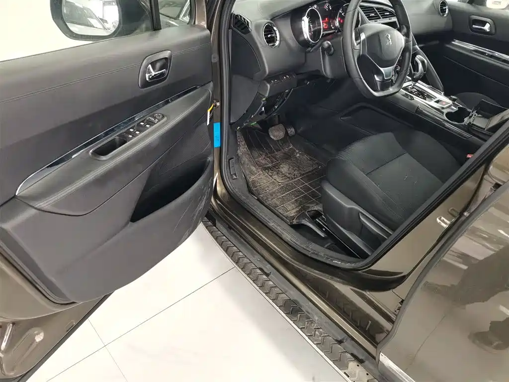 Peugeot 3008 2013 2.0L Automatic Classic Edition фото 12