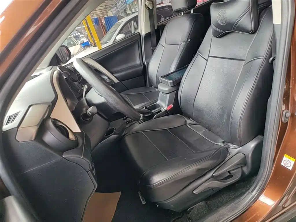 Toyota RAV4 Rongfang 2015 2.0L CVT 2WD Trend Edition фото 15