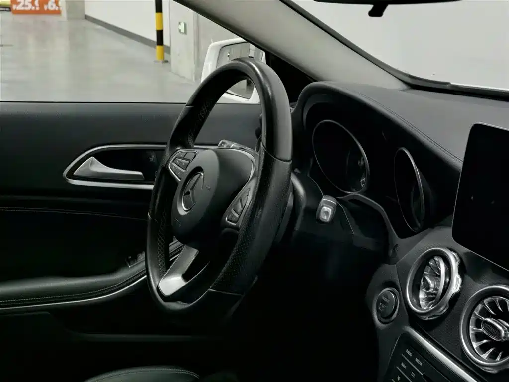 Mercedes-Benz GLA 2017 GLA 200 Fashion фото 22
