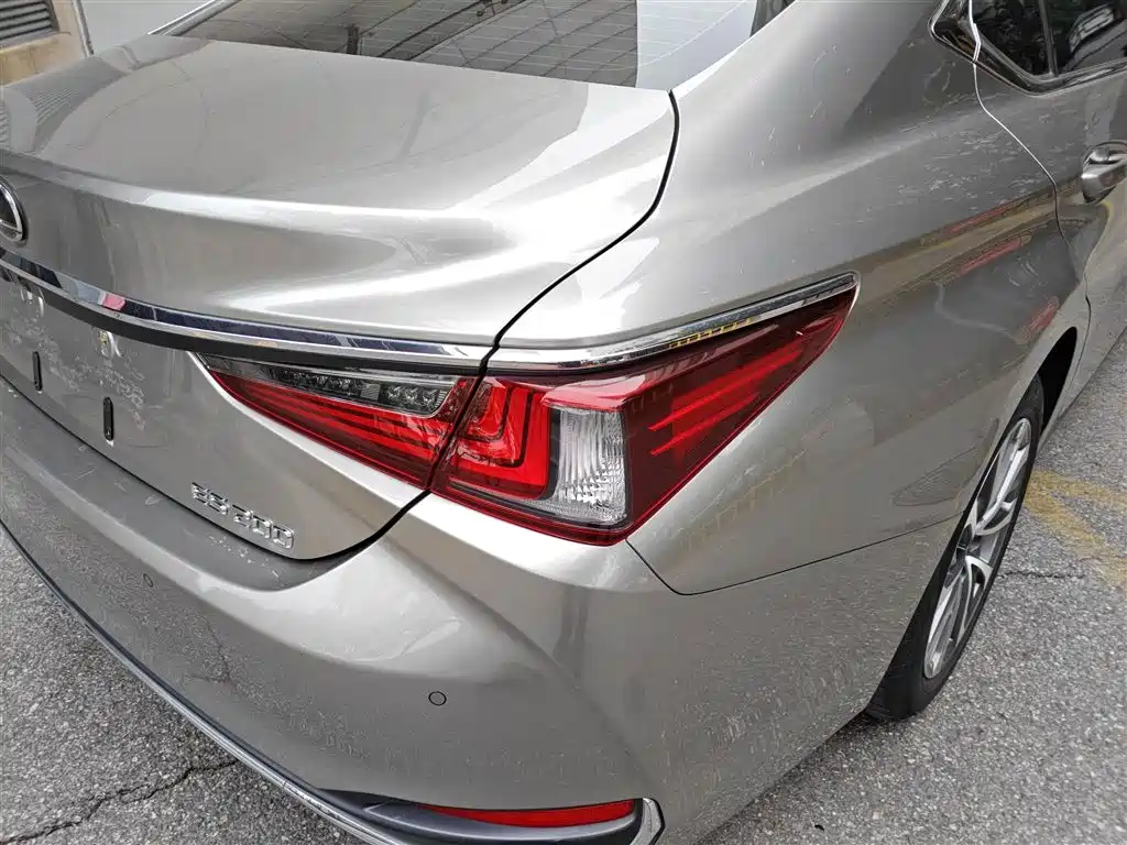 Lexus ES 2023 200 Excellence Edition фото 8