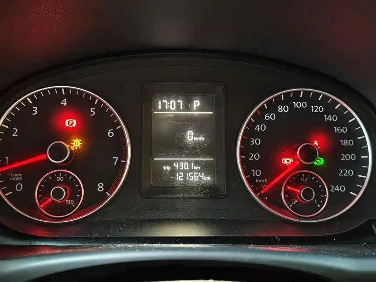 Volkswagen Touran 2015 1.4T DSG Comfort Edition 5-seater фото 12