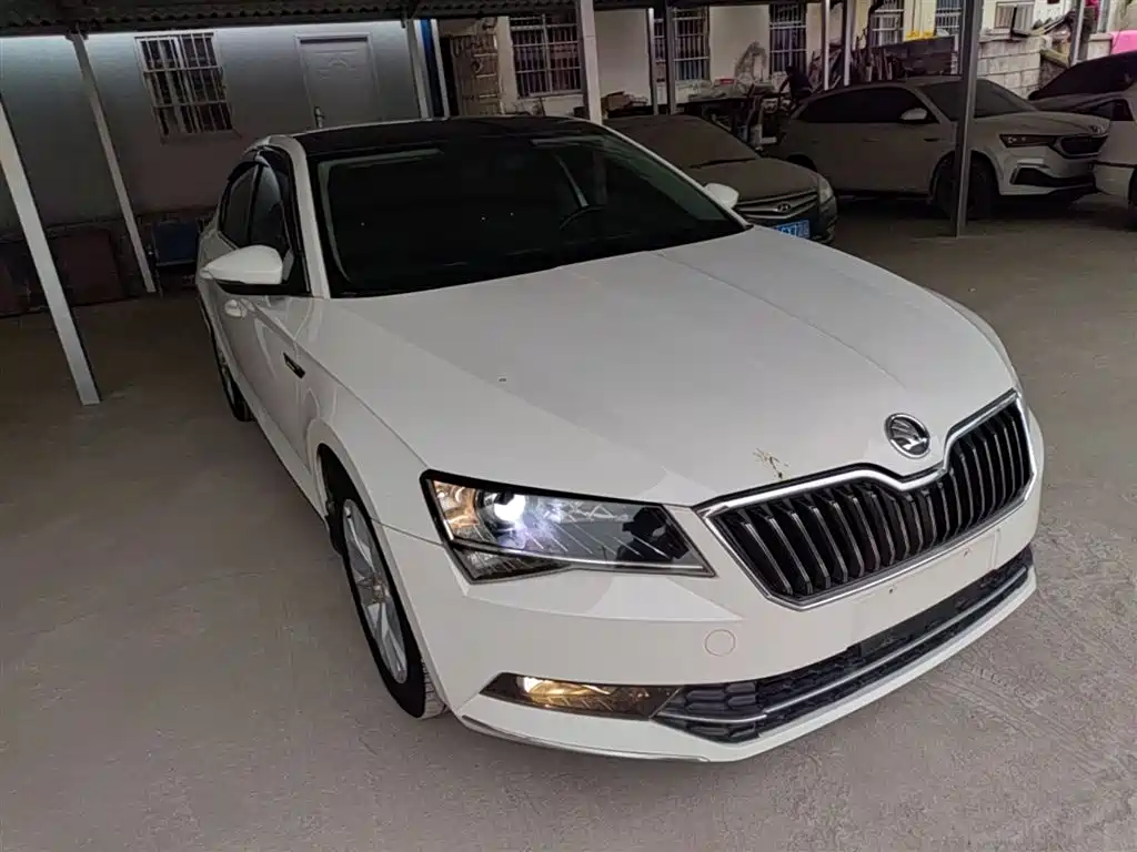 Škoda Superb 2016 TSI280 DSG Pioneer Edition фото 4