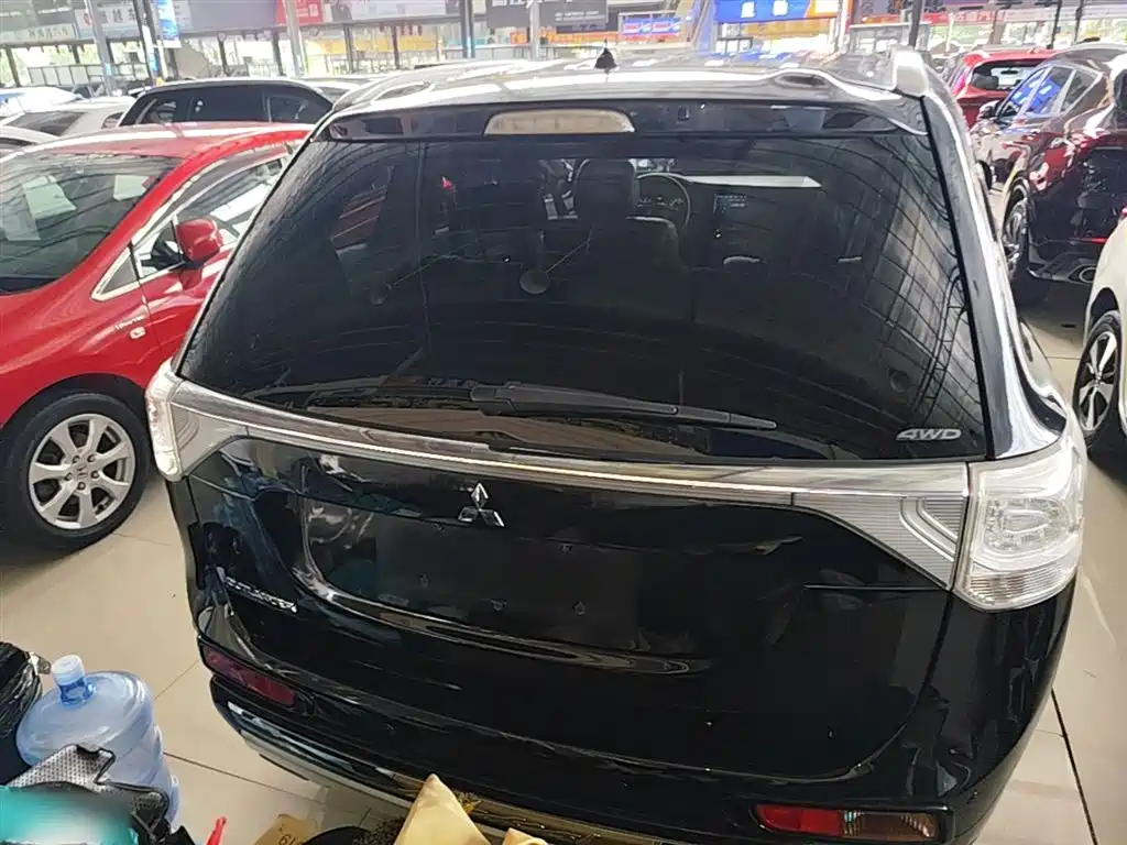 Mitsubishi Outlander (Import) 2014 2.4L 4WD Luxury Value Edition 5-seater фото 6