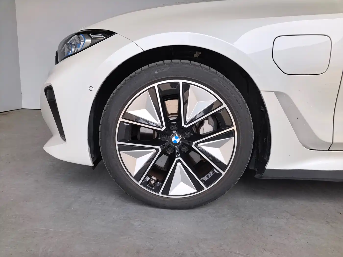 BMW i3 2025 eDrive 40 L Shadow Night Sport Package фото 6