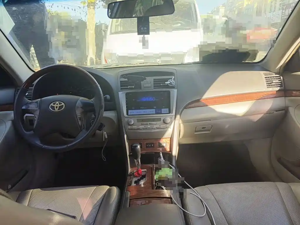 Фото 12 - Toyota Camry