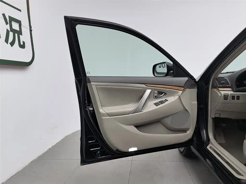 Toyota Camry 2010 240G Luxury Edition фото 8