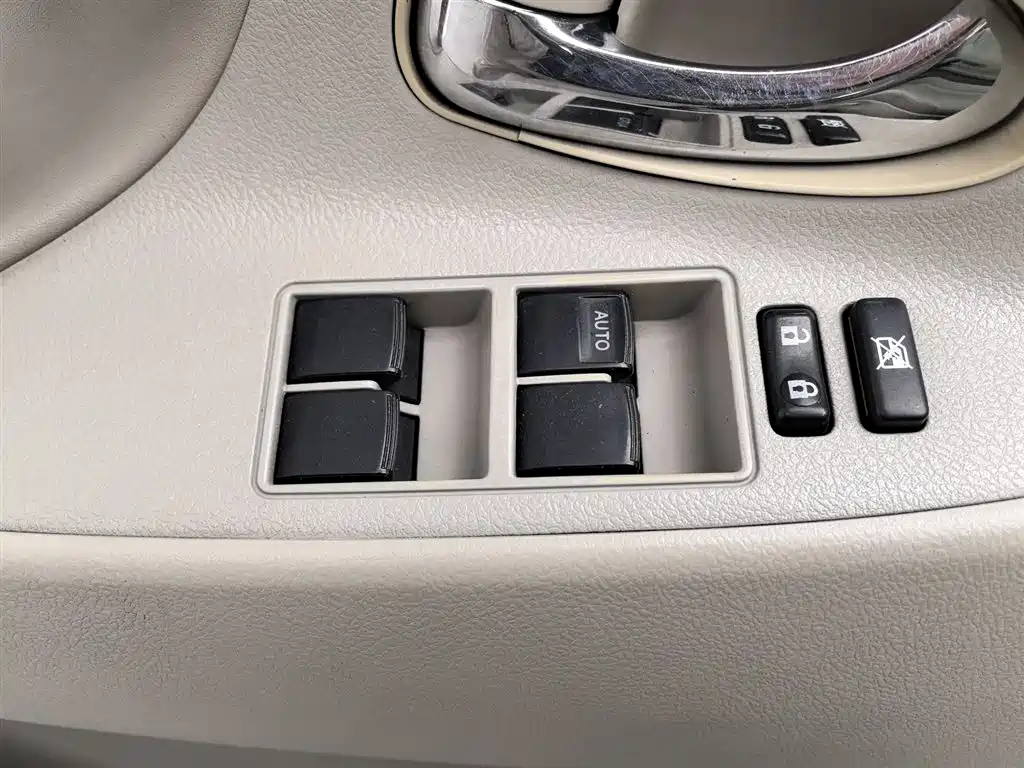 Toyota Camry 2010 240G Luxury Edition фото 9