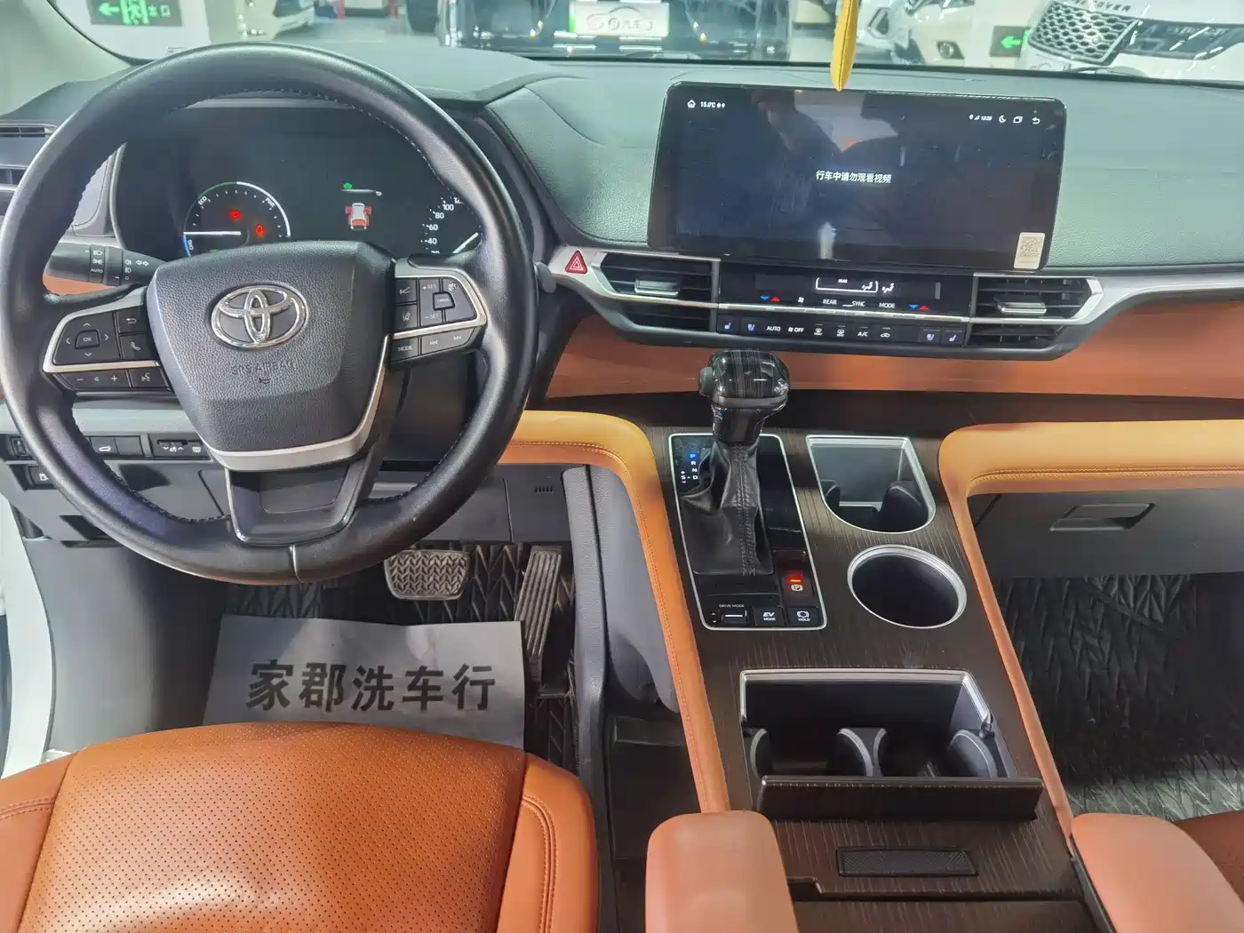 Toyota Sienna 2023 2.5L Hybrid Comfort Edition фото 9