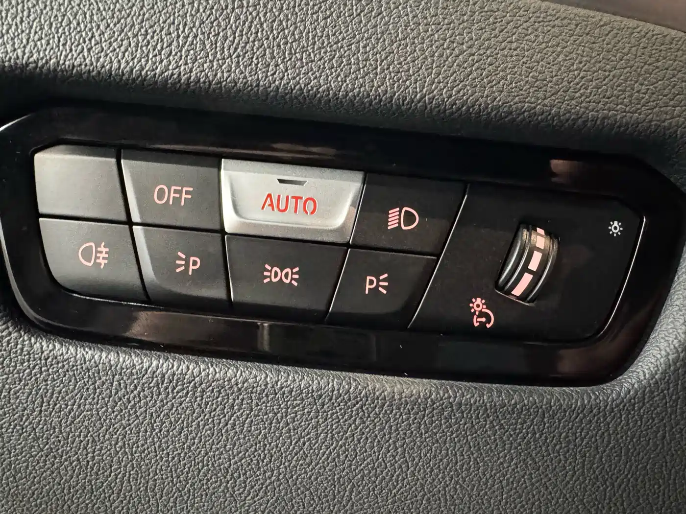 BMW 3 Series 2025 330Li M Sport Night Edition фото 14