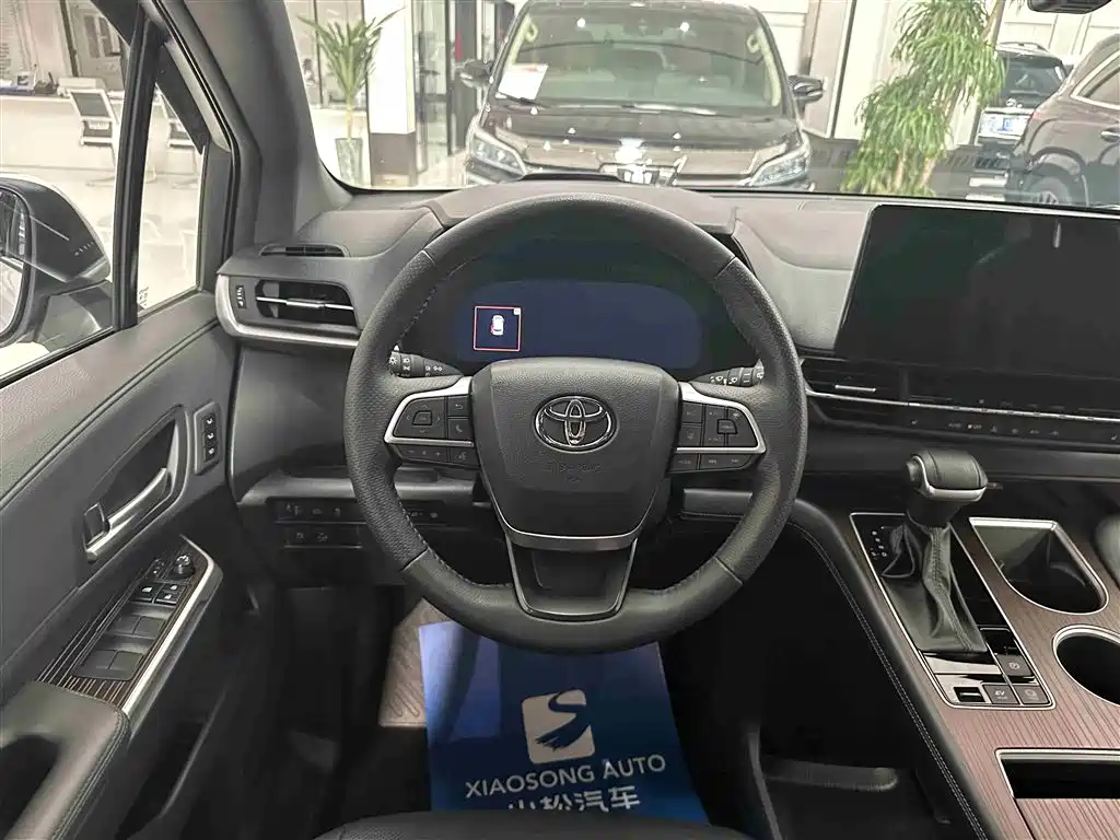Toyota Granvia 2024 2.5L Hybrid Premium PLUS 4WD Edition фото 14