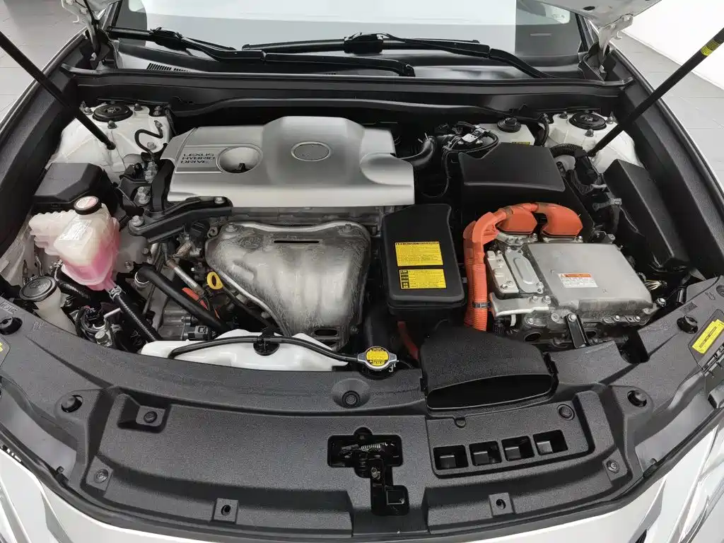 Фото 6 - Lexus ES