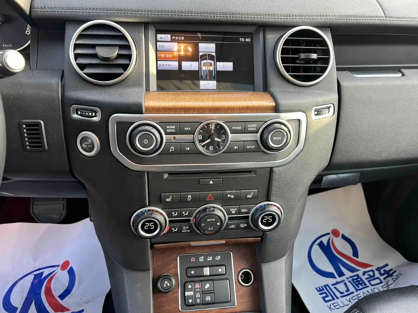 Land Rover Discovery 2016 3.0 SC Gloss Black Collector's Edition HSE фото 11