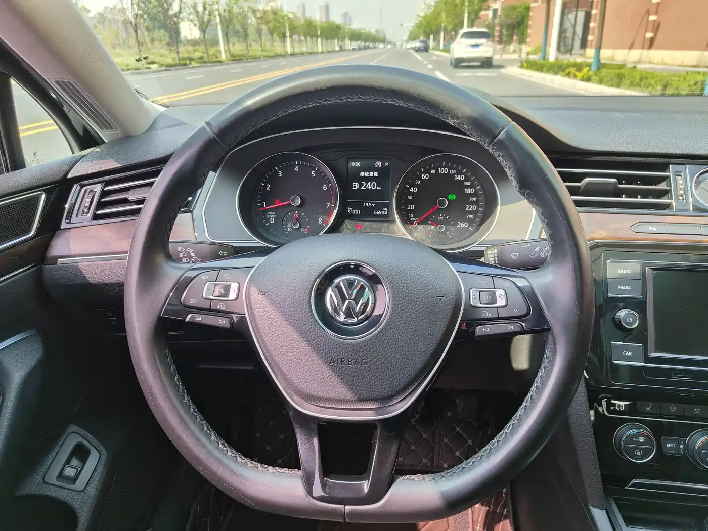 Volkswagen Magotan 2018 330TSI DSG Luxury фото 9