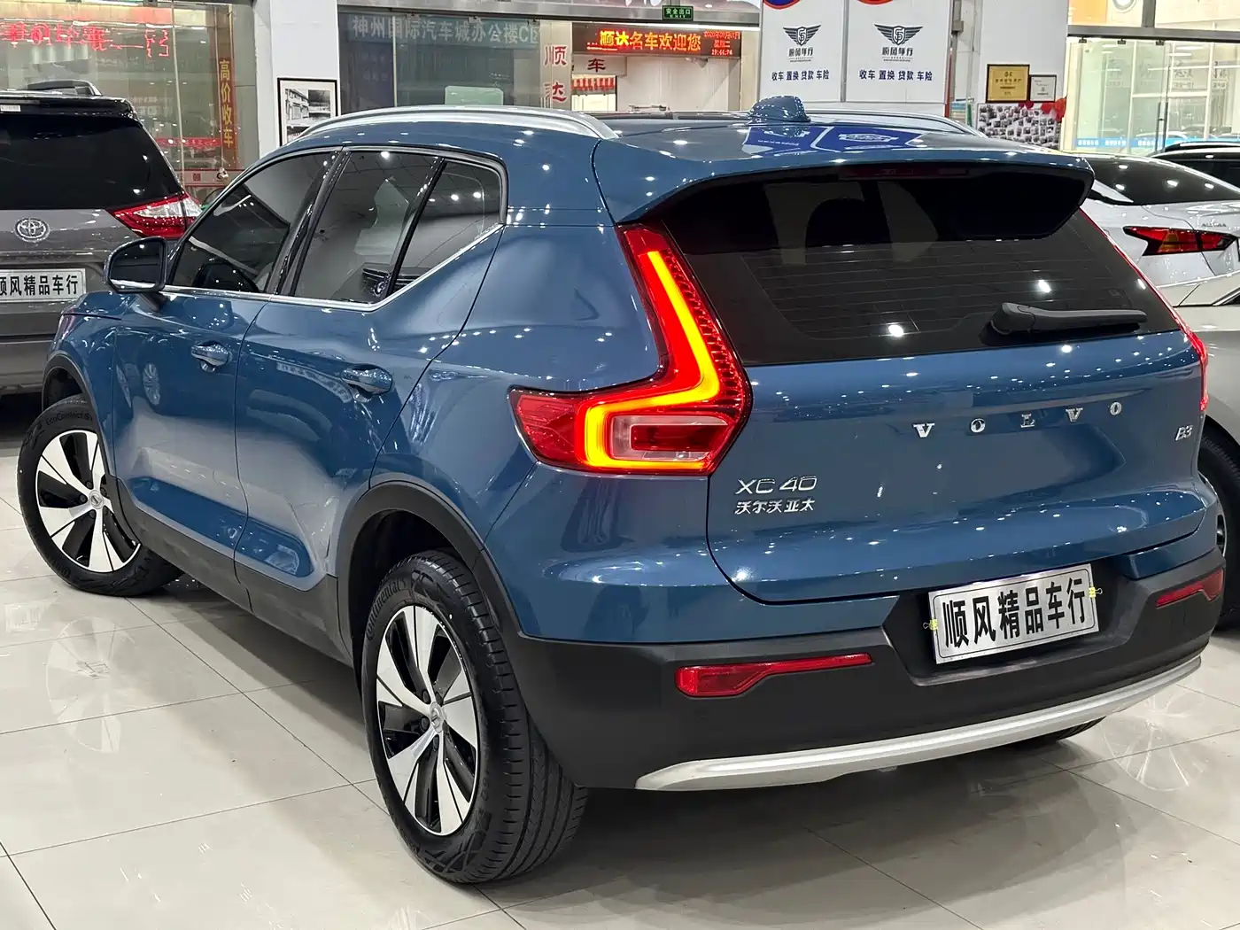 VOLVO XC40