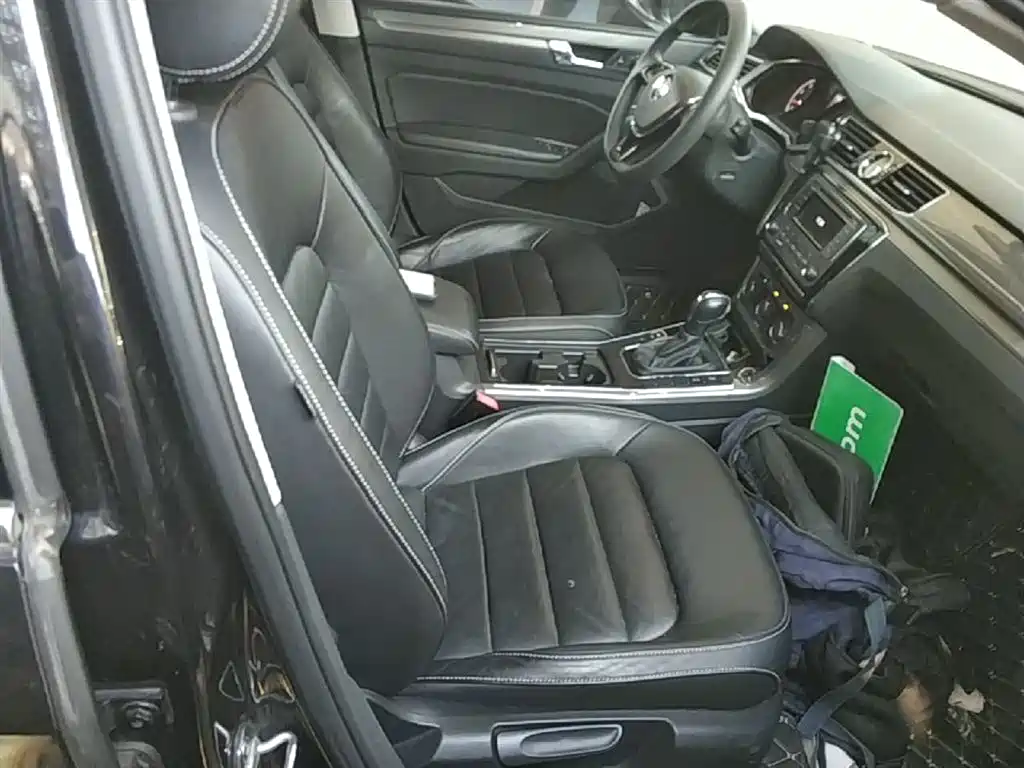 Volkswagen Passat 2015 1.8TSI DSG Elegance Edition фото 25
