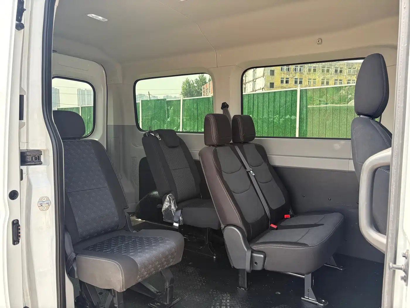 SAIC Maxus Xintu V90 2024 Zhijie 2.0T Automatic FWD Long Wheelbase High Roof Single Rear Tire 6/7-Seater фото 7