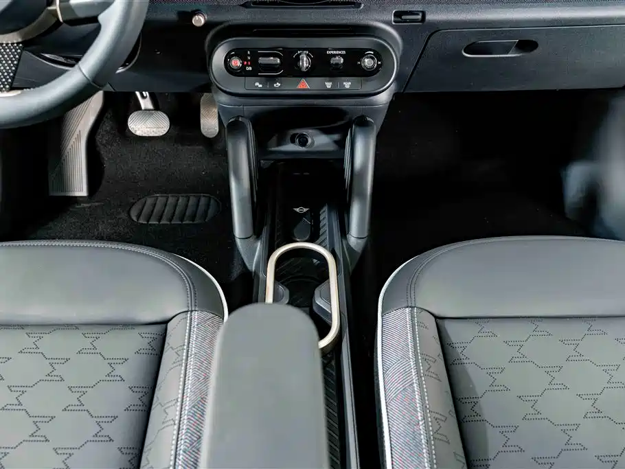 MINI Electric MINI COOPER 2024 2024 452km COOPER SE Artist