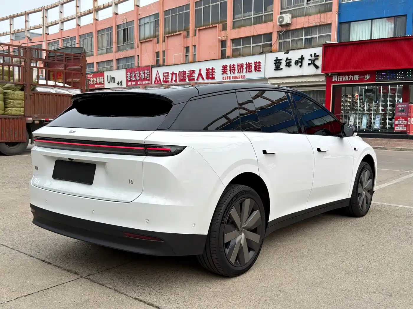 Li Auto i6 2026 2025 4WD Base Model